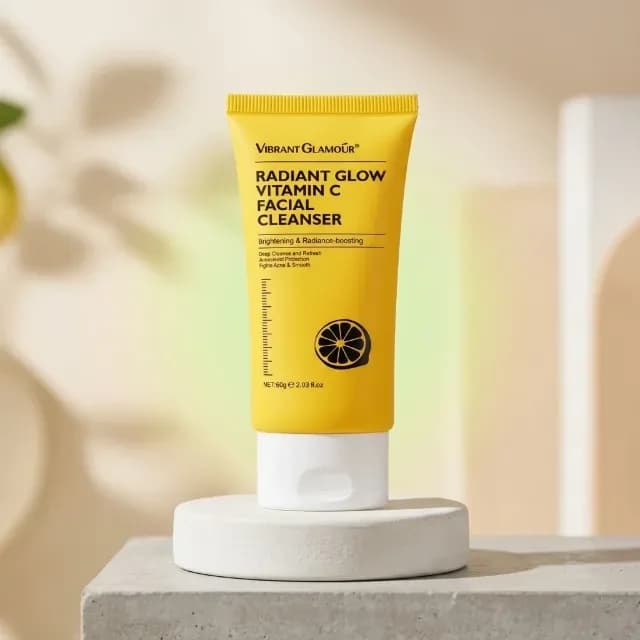 فیس واش و شوینده صورت ویتامین C  ویبرانت گلمور (Vibrant Glamour Vitamin C Facial Cleanser)